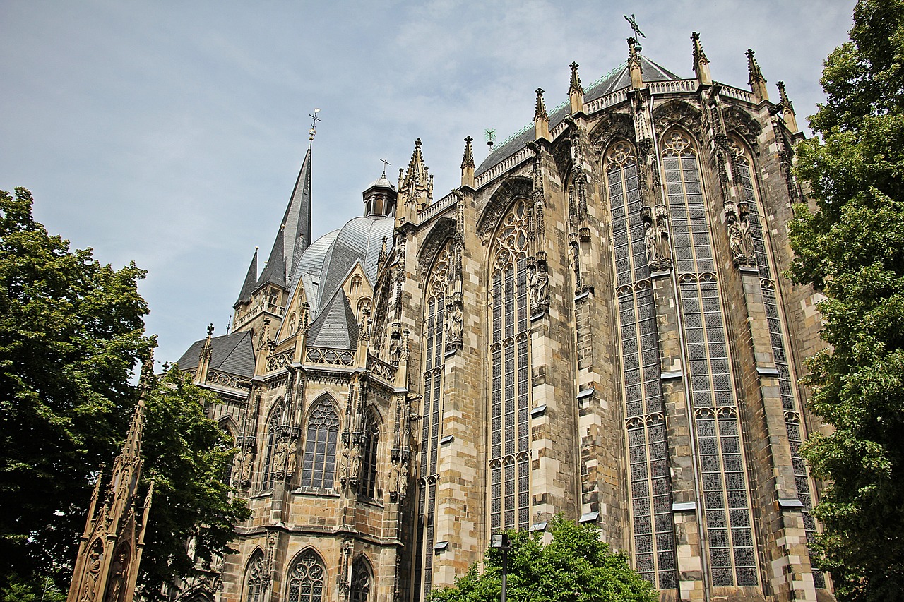 Kaiserdom zu aachen, Dom, Kirche, Historisches Gebäude