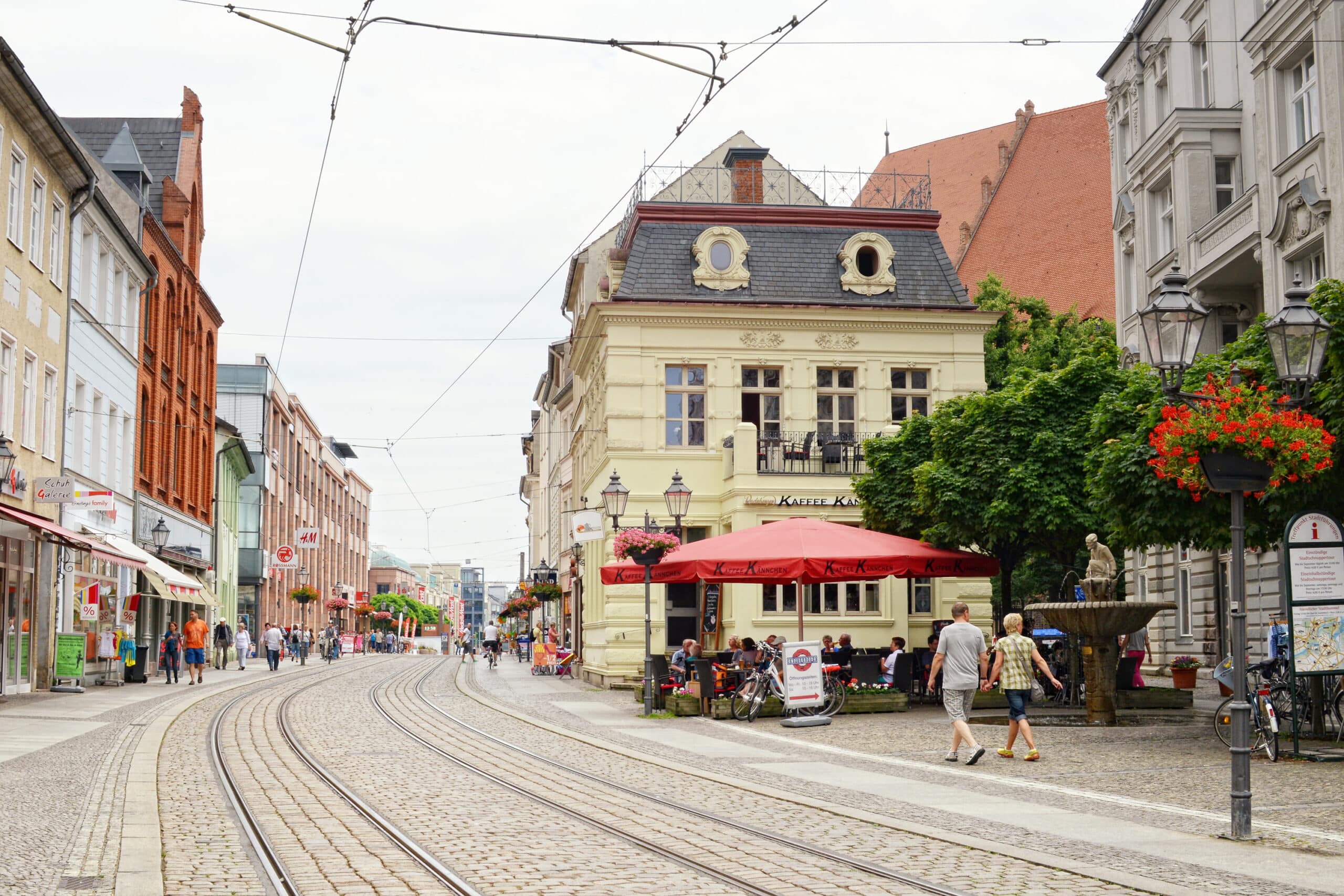 Brandenburg an der Havel Innenstadt Cafe Straßenbahn Kultur