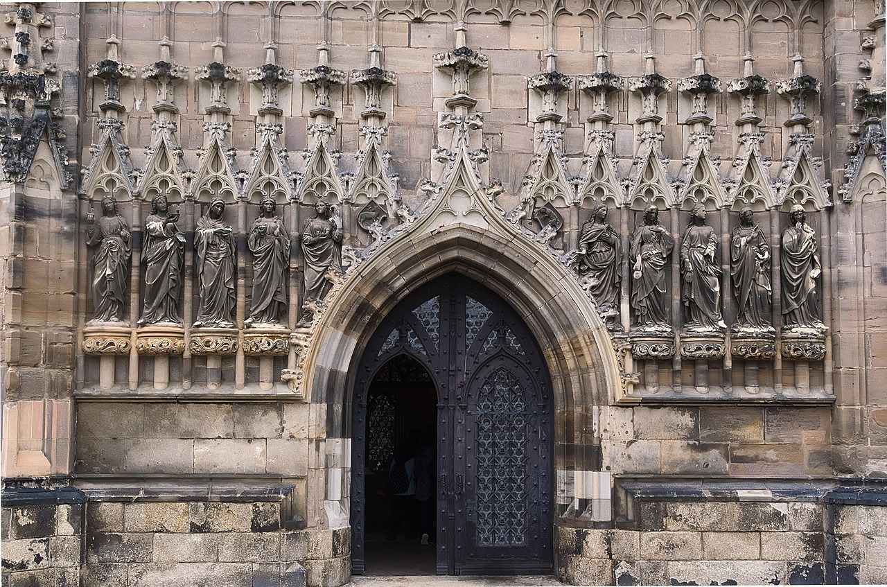 Zwickau Historisch Figuren Kirche Verzierung Fassade Skulptur Eingang Denkmal Statue Dom