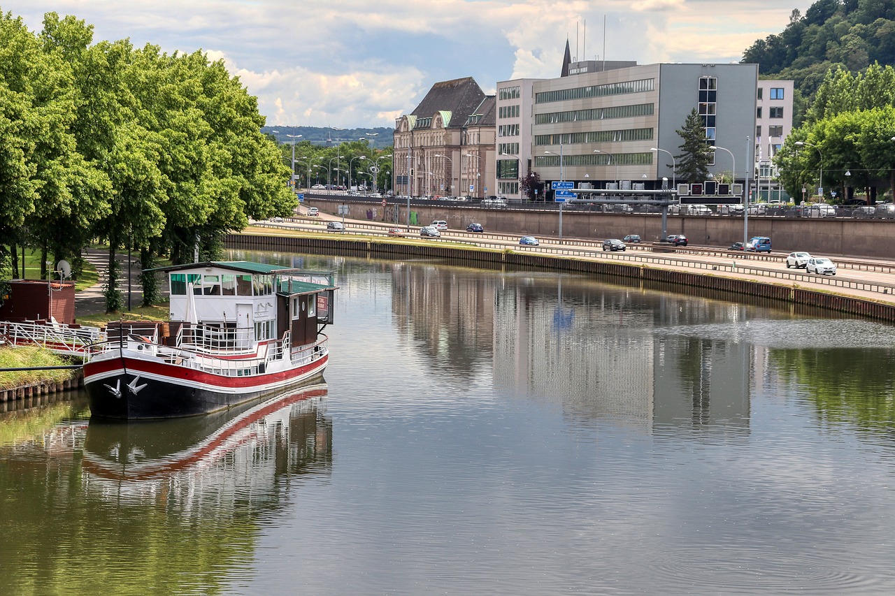 saarbrücken autobahn fluss boot